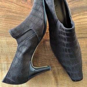 Liz Claiborne brown fabric pumps